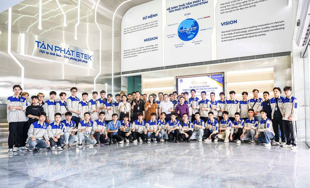 Thầy cô và Sinh viên trường cao đẳng công nghệ Bách Khoa tham quan công ty Tân Phát Etek