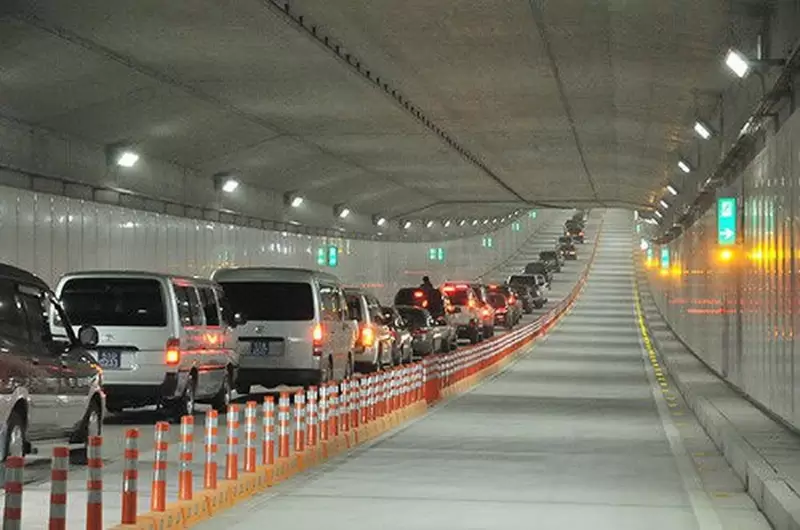 Lái xe qua hầm đường bộ cần tuân thủ đúng quy định để đảm bảo an toàn