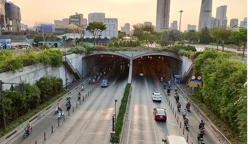 Lái xe qua hầm đường bộ