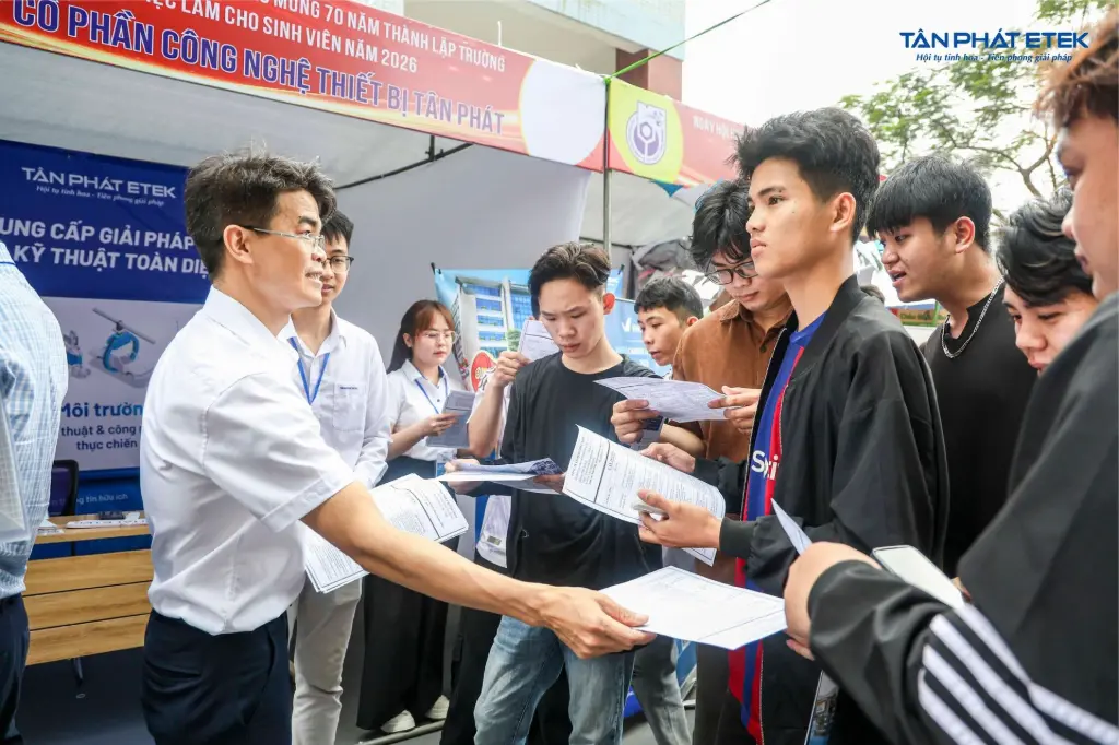 Giao lưu trực tiếp với sinh viên UNETI Giao lưu trực tiếp với sinh viên UNETI