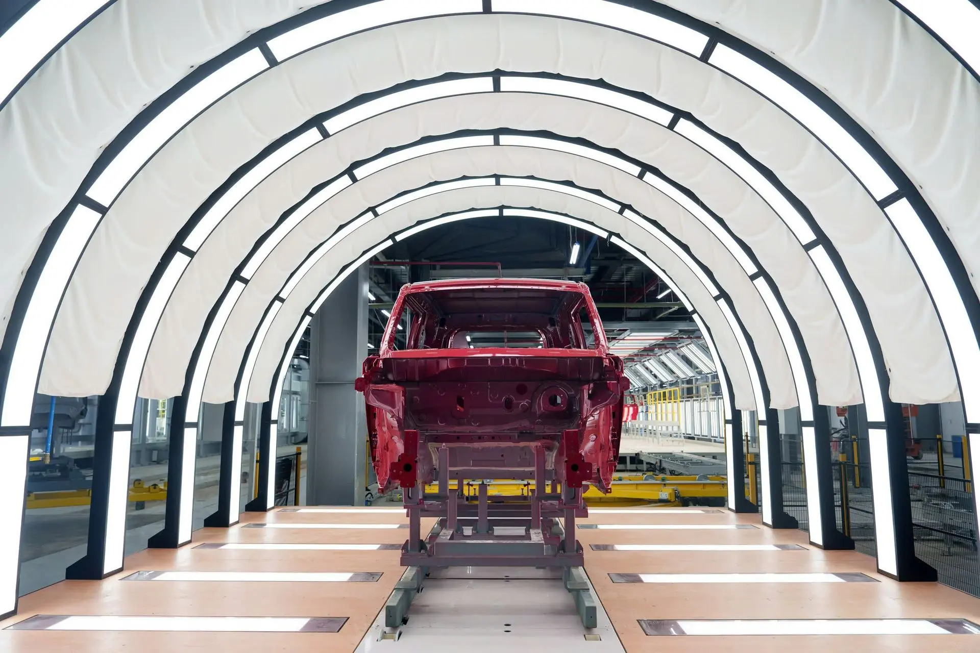 Tân Phát Etek xuất khẩu dây chuyền sơn ô tô tự động ra nhiều quốc gia trên thế giới.