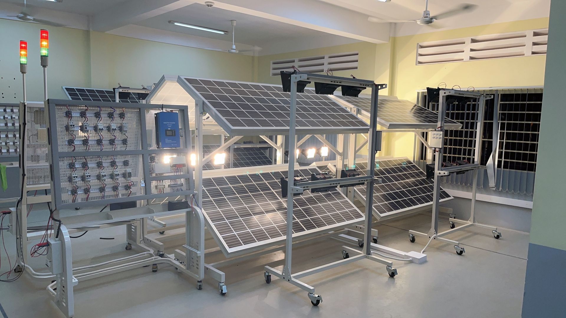 Dự án xuất khẩu thiết bị đào tạo đầu tiên với tổng vốn đầu tư lên tới 5 triệu đô.